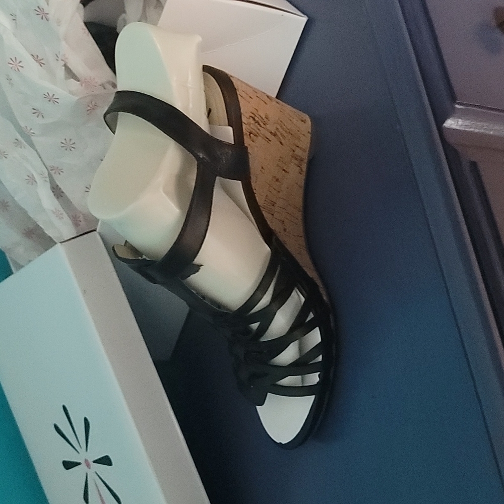Isaac Mizraahi black wedge sandals size 7.5